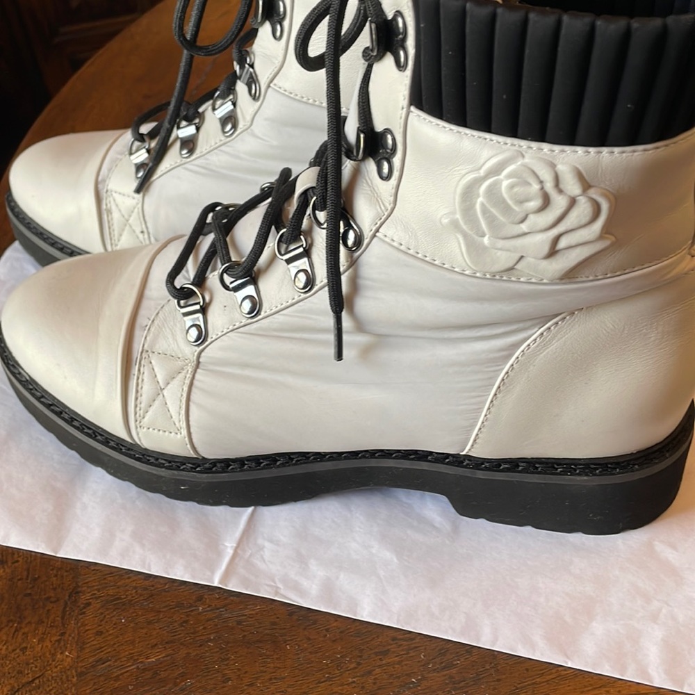 Taryn Rose 9.5 boots